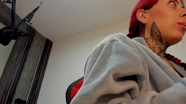 selene_red_'s cam snapshot