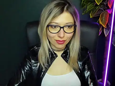 loveHeidi live sex cam