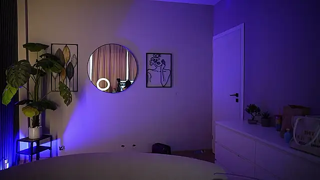 KaylaLuxx_'s cam snapshot