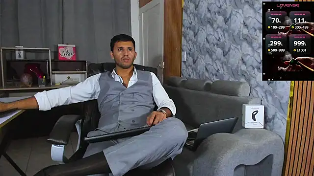 Hideintheoffice's cam snapshot