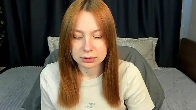 Lola_Raivis_'s cam snapshot