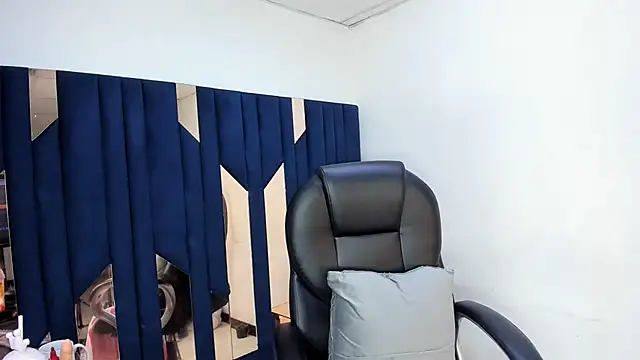 Aisha_hotts777 live sex cam