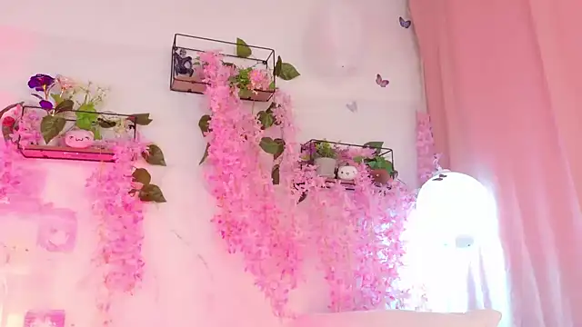 aly_nucita_'s cam snapshot