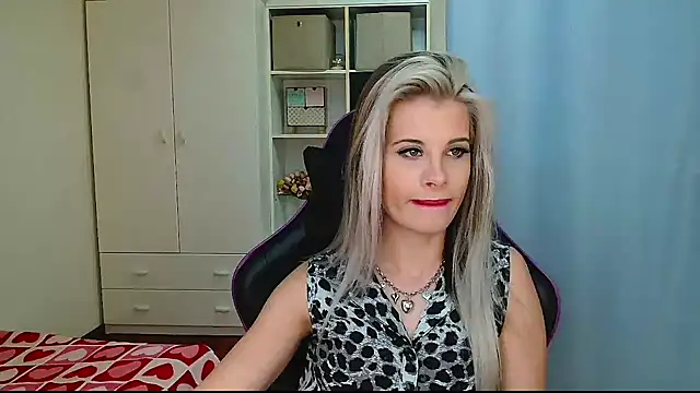 KristineGlow's cam snapshot