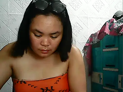 CreamyPussy4uxx's cam snapshot