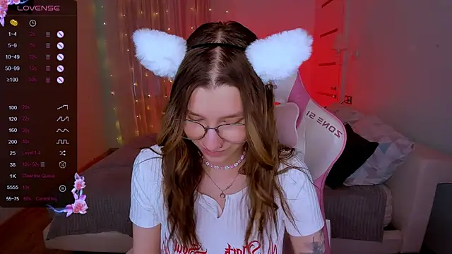 LinaBlossom_'s cam snapshot