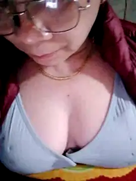 small-house123's cam snapshot