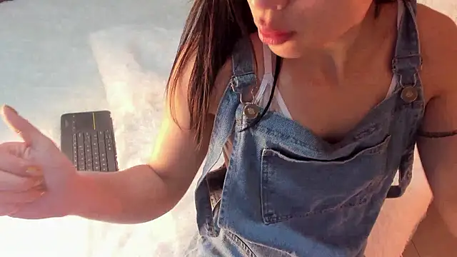 alice_lodge's cam snapshot