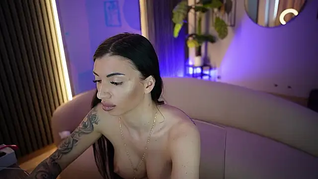 KaylaLuxx_'s cam snapshot