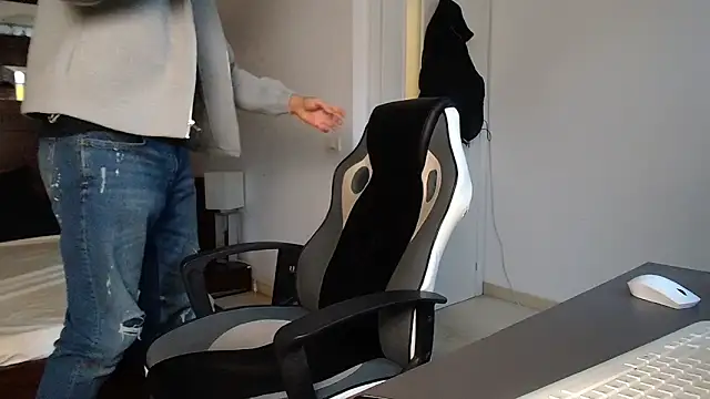 ElijahThorne live sex cam