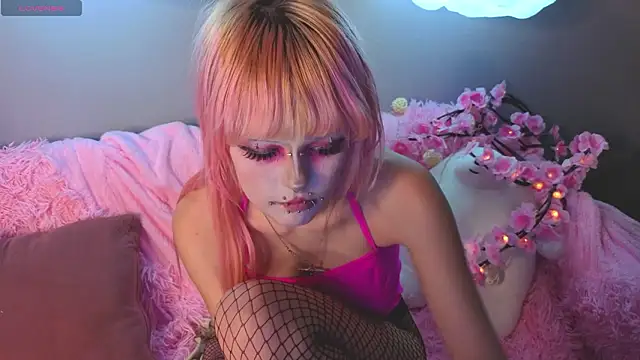 Mika_Vatashi's cam snapshot