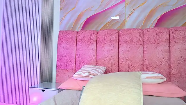 emmacurvy's cam snapshot