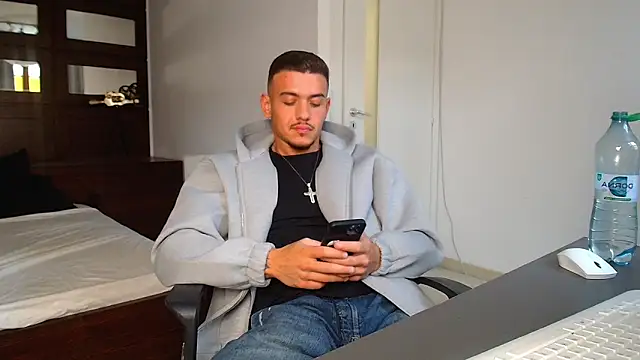 ElijahThorne live sex cam