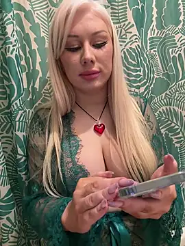 LaraHollywood's cam snapshot