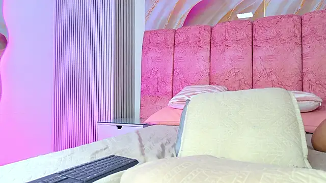 emmacurvy's cam snapshot