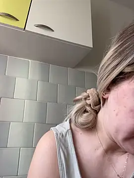 MissGinax's cam snapshot