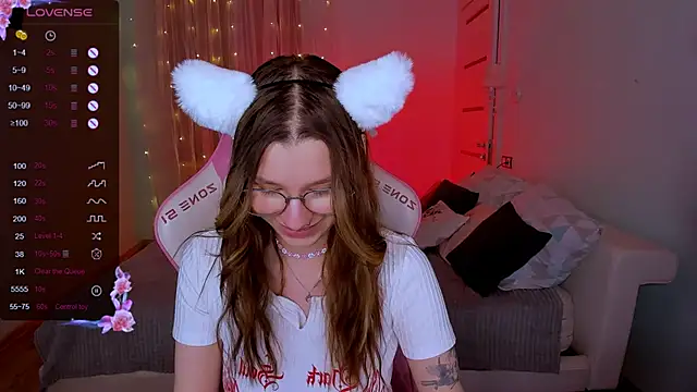 LinaBlossom_'s cam snapshot