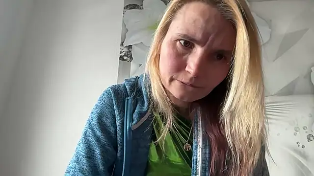 s-te-fan-i's cam snapshot