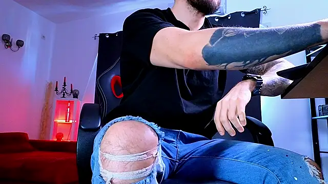 MightyAaron66 live sex cam