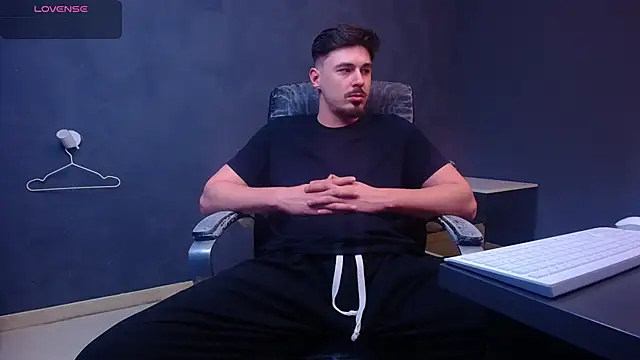 EnzoRace live sex cam