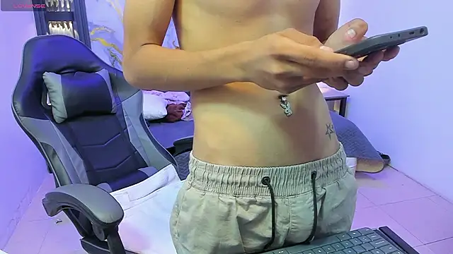 TaylerMiles live sex cam