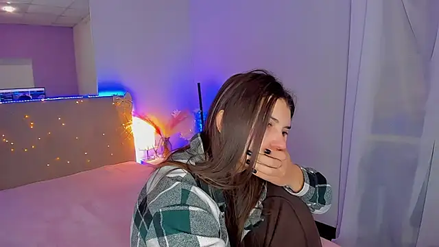 Laura_Leee's cam snapshot