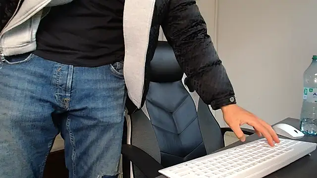 ElijahThorne live sex cam