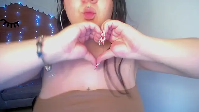 emma_adams_t's cam snapshot