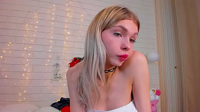 Blondy_Fina's cam snapshot