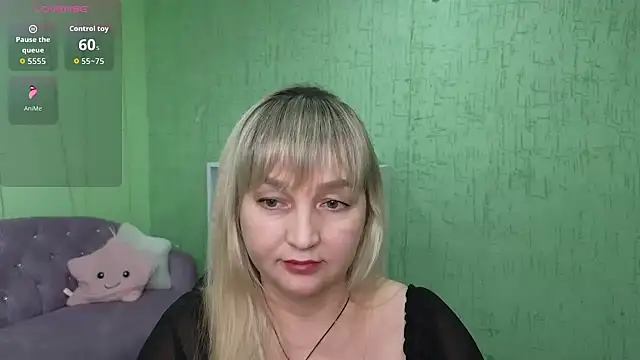 Lily_Luxee's cam snapshot