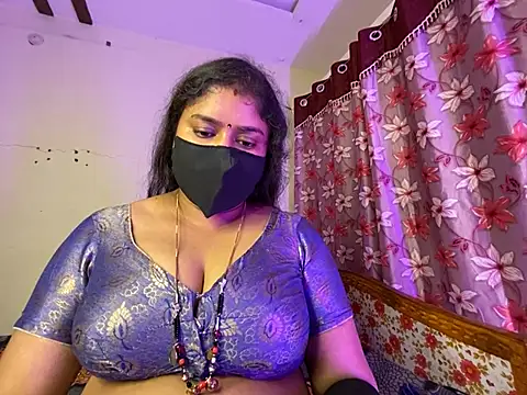 LouleyRanii live sex cam