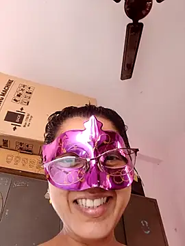 thanusi_2's cam snapshot