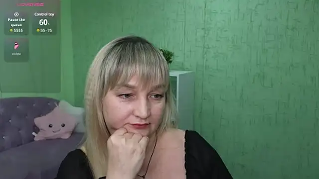 Lily_Luxee's cam snapshot