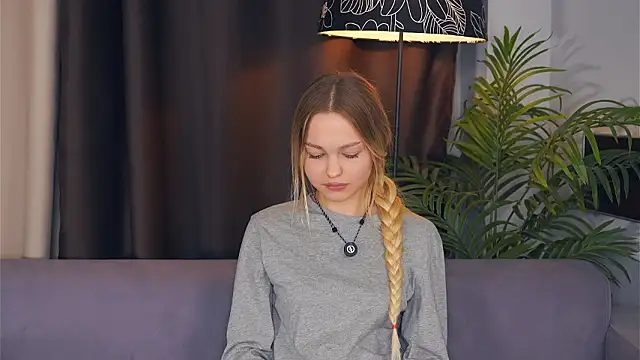 MitzieKeizer's cam snapshot