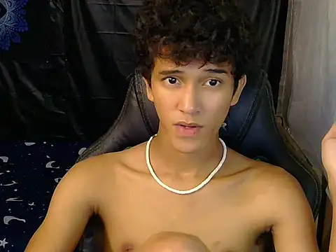 hugekenbigcock live sex cam