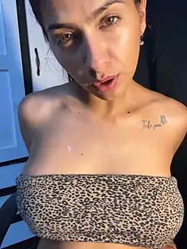 chicachocolate01 live sex cam