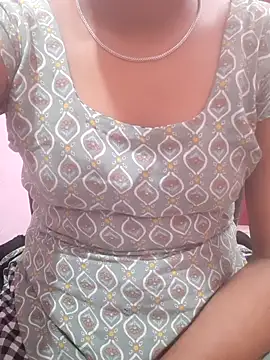 pari_rani7's cam snapshot