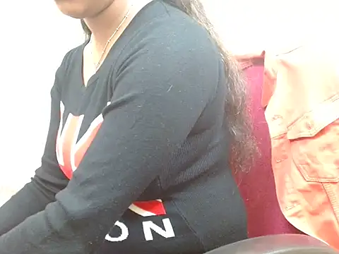 LovingPihu's cam snapshot