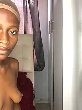 Caramel102004 live sex cam