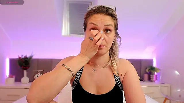 AshleyStorm_'s cam snapshot