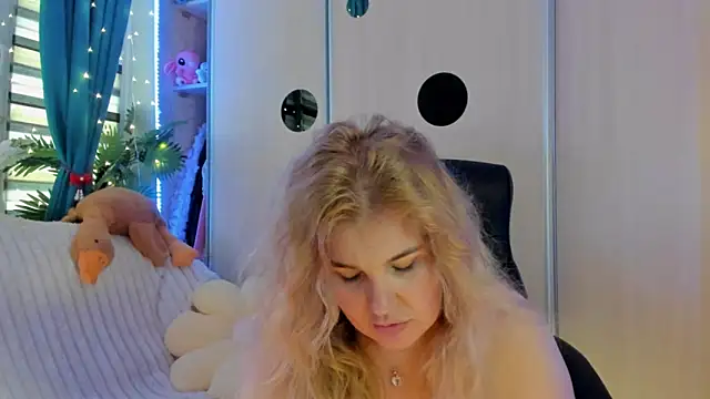 CoraSwon's cam snapshot