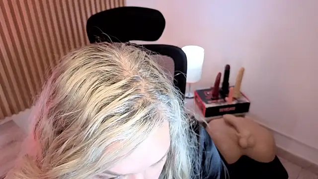 MarianL0ve's cam snapshot