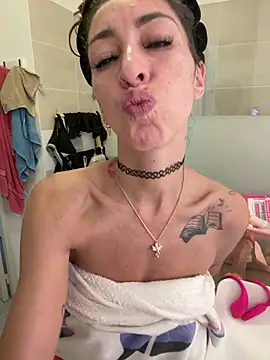 Amani_thewolf's cam snapshot