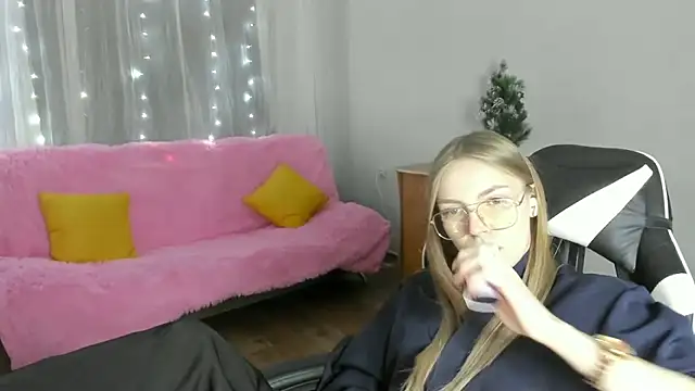 HitGyrl's cam snapshot