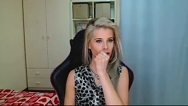 KristineGlow's cam snapshot