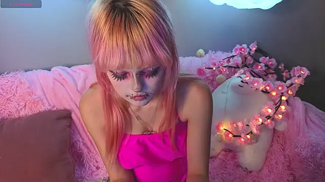 Mika_Vatashi's cam snapshot