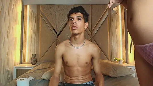 Hotcouple_222's cam snapshot