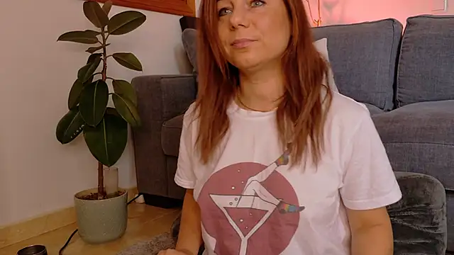 AngelaDesires live sex cam