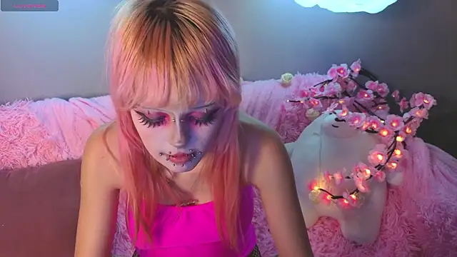 Mika_Vatashi's cam snapshot