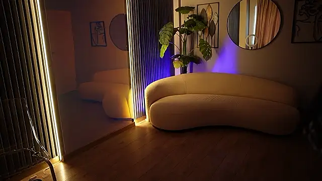 KaylaLuxx_'s cam snapshot